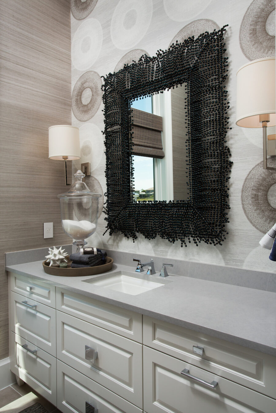 bathroom-design-decorative-mirror