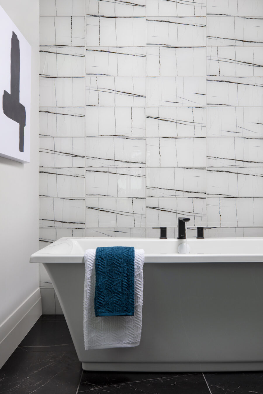 bathroom-interior-design-bathtub-tile-wall
