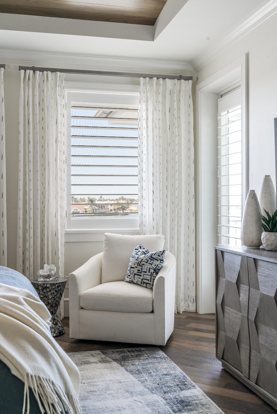 bedroom-accent-chair-custom-window-treatments-naples-fl-design