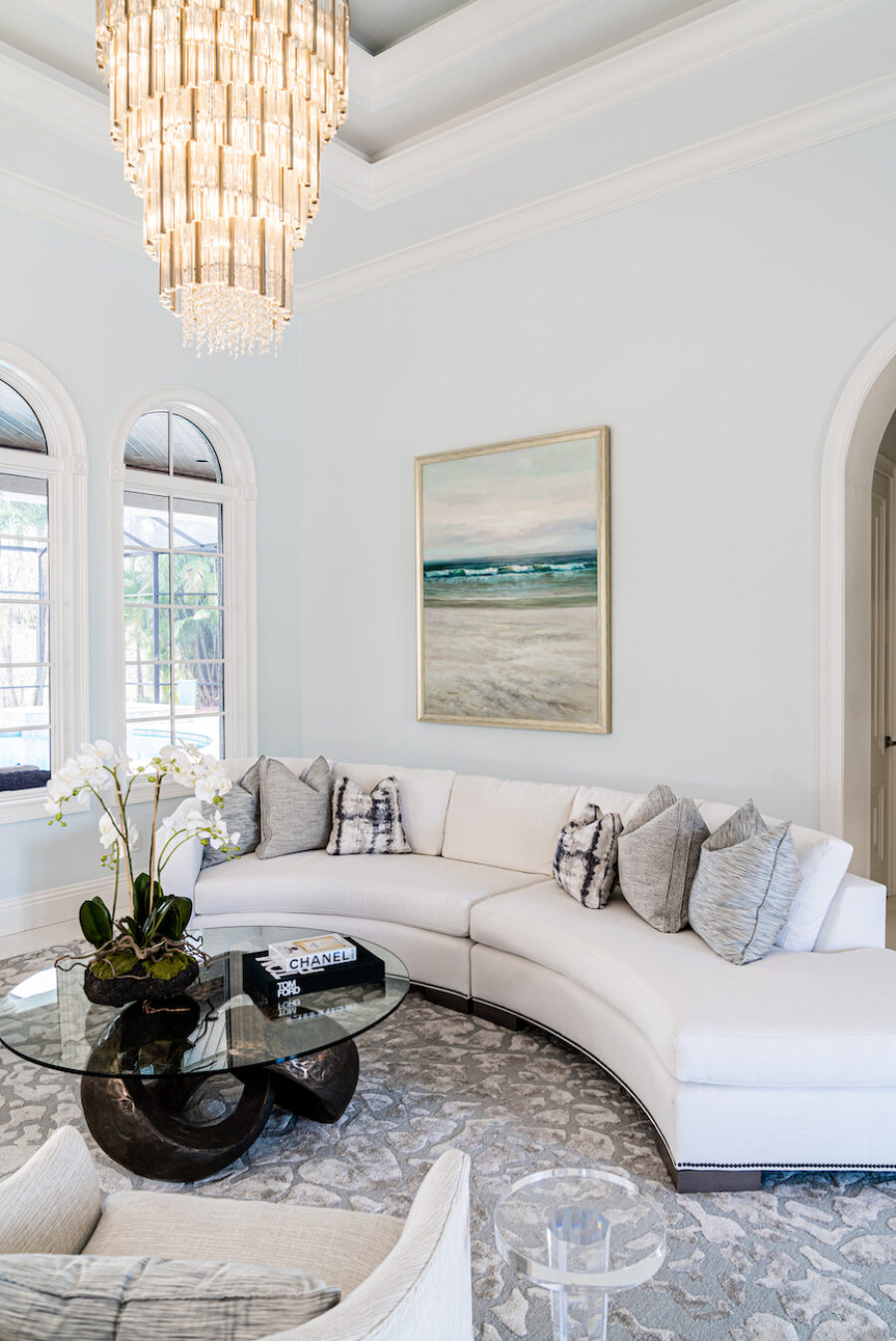 curved-white-sofa-living-room-design