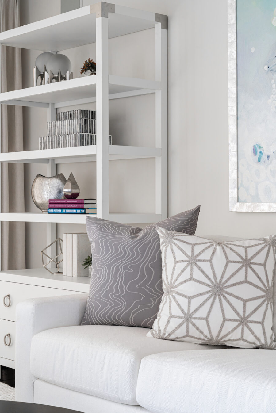 design-west-patterned-accent-pillows-bookshelves