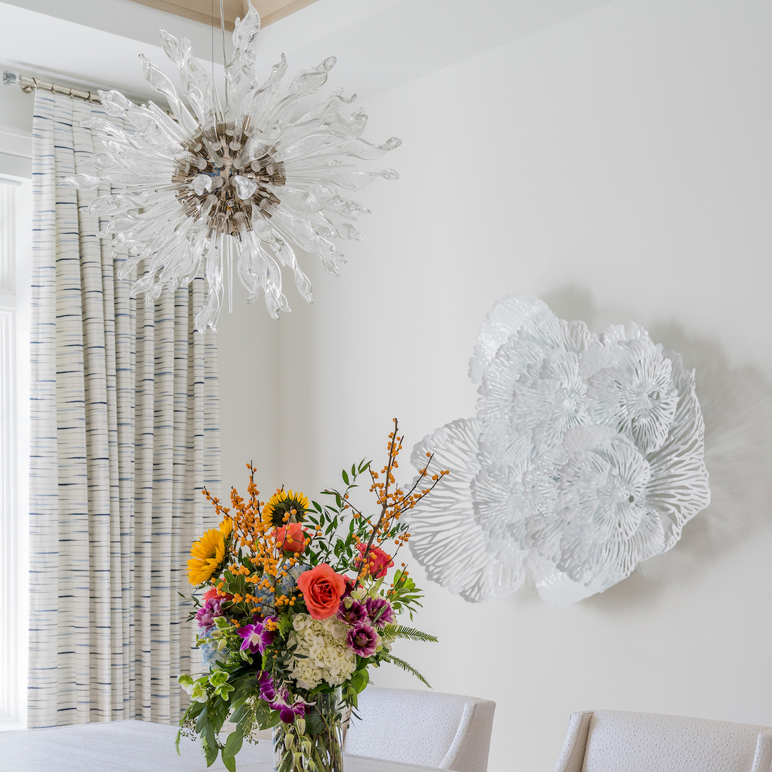 dining-room-wall-art-chandelier-flower-vase