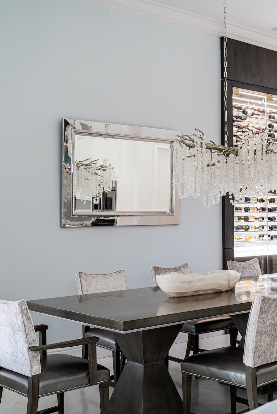 dining-table-hanging-mirror-glass-chandelier