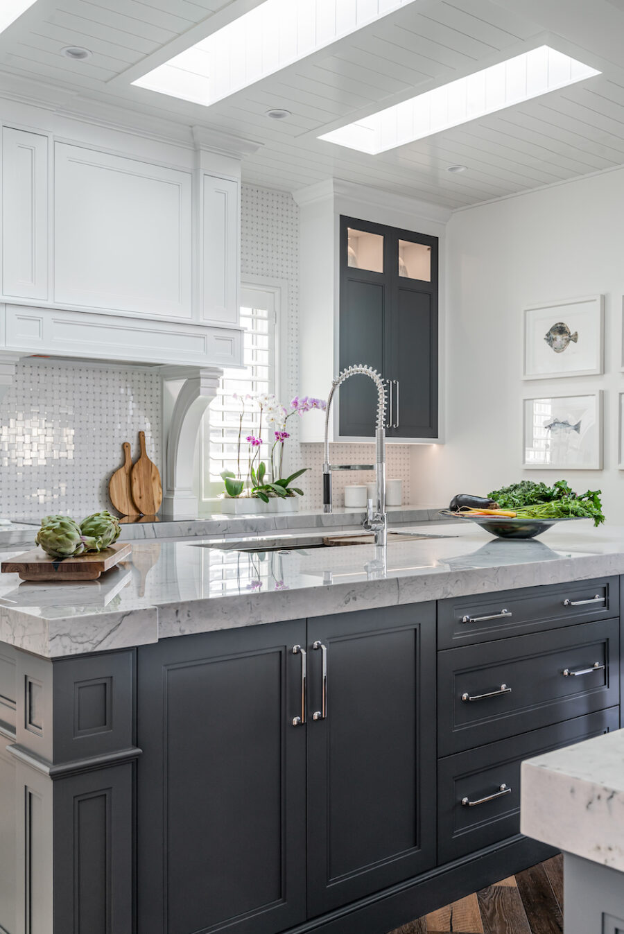 kitchen-island-design-dark-cabinetry-light-countertop