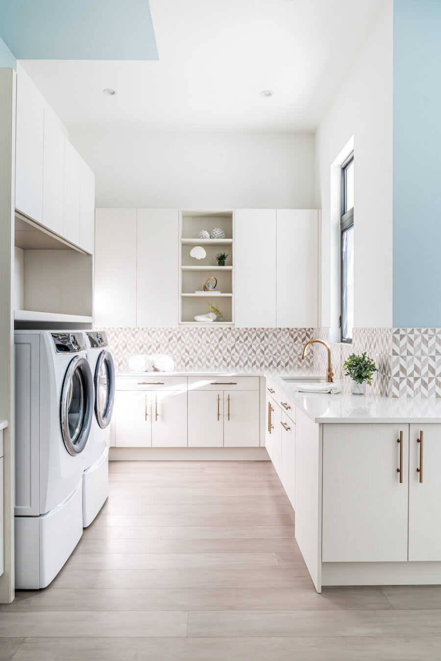 laundry-room-interior-design-counterspace-cabinetry