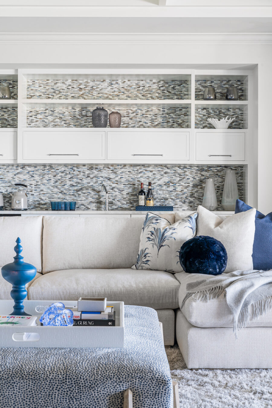 living-room-design-sofa-accent-pillows-blue-and-white