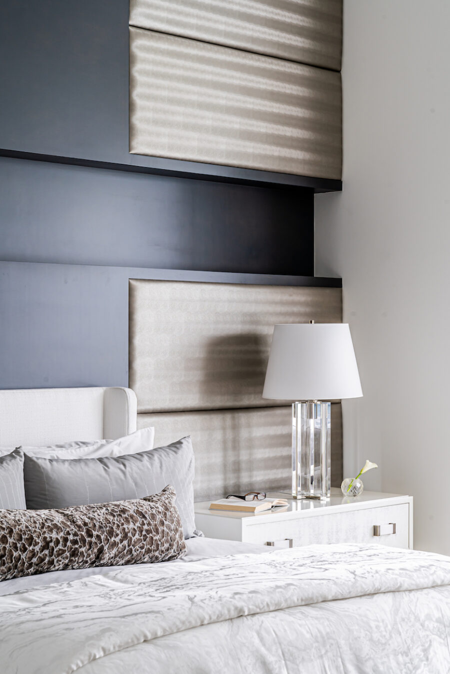nightstand-lamp-bedroom-design-naples-fl