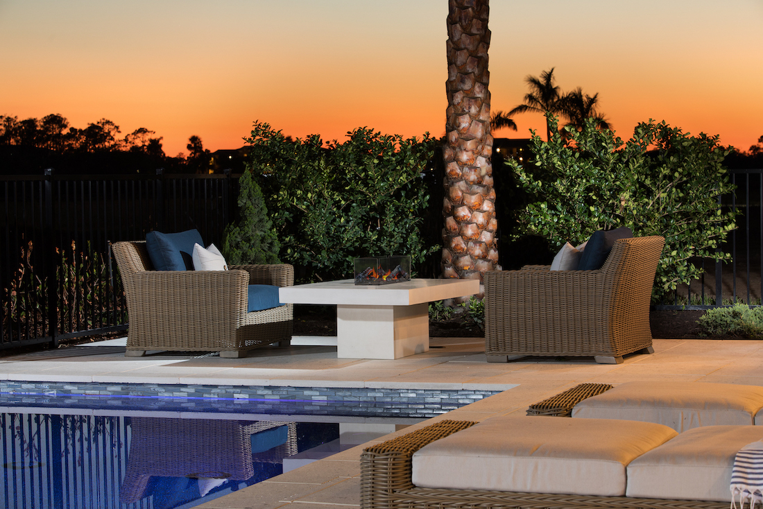 outdoor-furnishings-chairs-firepit-naples-fl